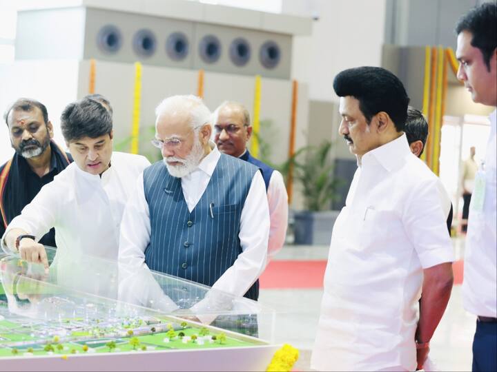 During the event, Modi laid the foundation stone, inaugurated, and dedicated 20 projects related to air and seaports, railway, highway, petroleum and natural gas, atomic energy, and higher education in the state from the central Tamil Nadu district (Credit: Twitter/@CMOTamilNadu)