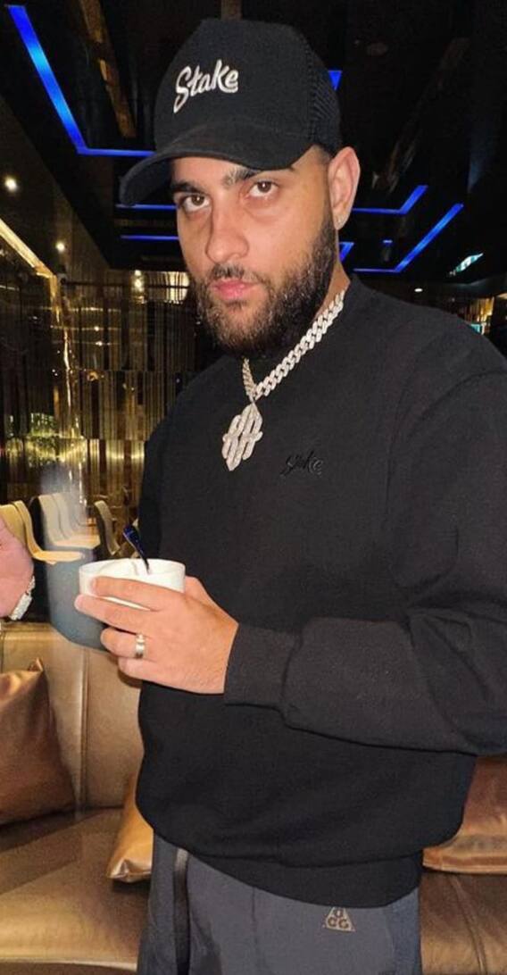 ਕਰਨ ਔਜਲਾ ਨੇ ਅਲੱਗ ਢੰਗ ਨਾਲ ਮਨਾਇਆ ਨਵਾਂ ਸਾਲ, ਜ਼ਰੂਰਤਮੰਦਾਂ ਨੂੰ ਵੰਡਿਆ ਖਾਣਾ