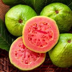 Guava Benefits: লাল না সাদা, কোন পেয়ারায় উপকার বেশি?