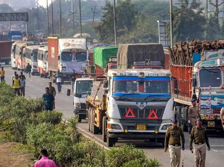 Truck Driver strike news All India Motor Transport Congress called Strike off after successful meeting with Central Govt Truck Driver Strike :  मालवाहतूकदारांचा संप मागे; 'हिट अॅण्ड रन' कायद्याला 'रेड सिग्नल', केंद्र सरकारसोबतच्या बैठकीत काय झालं?