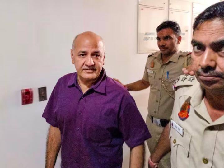 इस साल दिल्ली में भी एक घोटाले की गूंज काफ़ी सुनाई दी. इस घोटाले में दिल्ली के सिटिंग उप मुख्यमंत्री मनीष सिषोधिया को गिरफ़्तार भी कर लिया गया. इस घोटाले से दिल्ली सरकार को कुल 144.36 करोड़ का नुक़सान हुआ ऐसा रिपोर्ट में कहा गया.