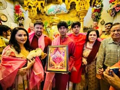 Madhuri Dixit : सिनेमाच्या रिलीजआधी माधुरी दीक्षित सिद्धिविनायकाच्या दर्शनाला; पाहा फोटो