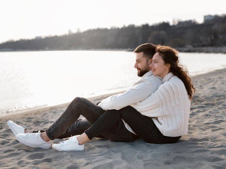 जब नौकरी और दिनचर्या में बदलाव होता है, तो जीवन में बहुत बड़ा परिवर्तन हो जाता हैं, ये परिवर्तन कभी-कभी जड़ों और बातचीत में अंतरों का कारण बनता है. फिर लड़ाई शुरू होती है और बाद में ब्रेकअप होता है.