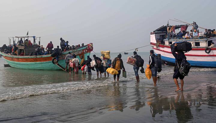 মেগা কন্ট্রোলরুমে থাকছে ১ হাজার ১৫০ টি ক্লোজ সার্কিট ক্যামেরা। সরকারি ও বেসরকারি মিলিয়ে মোট সাড়ে চার হাজার বাসের ব্যবস্থা করা হচ্ছে। ২১ টি জেটি থেকে যাতায়াত করবে ১০০ টি লঞ্চ। থাকছে ওয়াটার অ্যাম্বুল্যান্স ও এয়ার অ্যাম্বুল্যান্স।