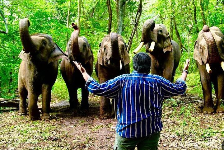 தற்போது நடிகர் விஜய் இயக்குநர் வெங்கட் பிரபு இயக்கத்தில் கோட் திரைப்படத்தில் நடித்து வருகிறார்.