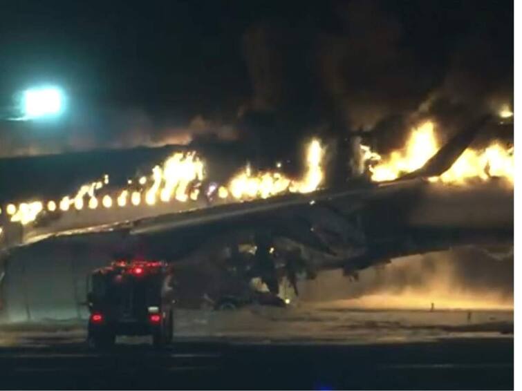 Japan Airlines Flight Fire JL516 Airbus A350-941 Collided Coast Guard Plane Haneda Airport know details Japan Flight Fire: જાપાનમાં લેંડ કરતી વખતે પ્લેનમાં લાગી આગ, જુઓ વીડિયો
