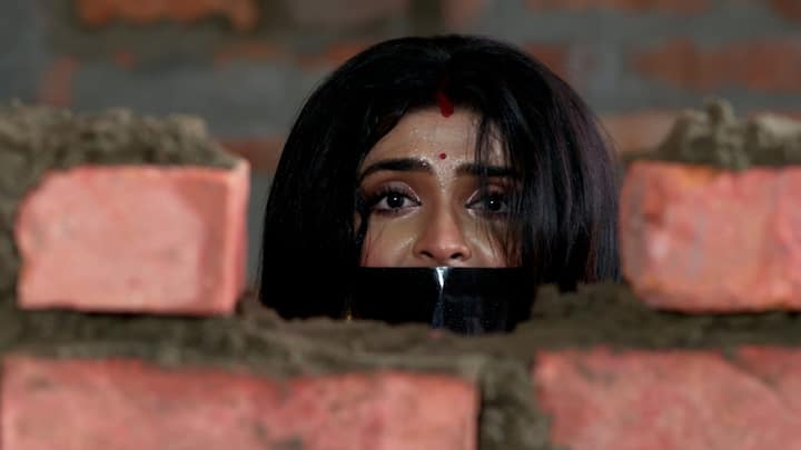 প্রসঙ্গত কিছুদিন আগেই এই ধারাবাহিকে এসেছে নতুন চরিত্র। অগ্নির পিসি সাগরিকার চরিত্রে দেখা যাচ্ছে অভিনেত্রী রাত্রি ঘটককে।