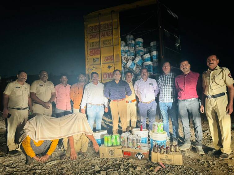 pune made in goa liquor worth rs one crore seized two smugglers arrested Pune Crime News : पुण्यात नव्या वर्षाच्या पहिल्याच दिवशी राज्य उत्पादन शुल्क विभागाची कारवाई; 1 कोटींचा दारुसाठा जप्त; दोघांना अटक