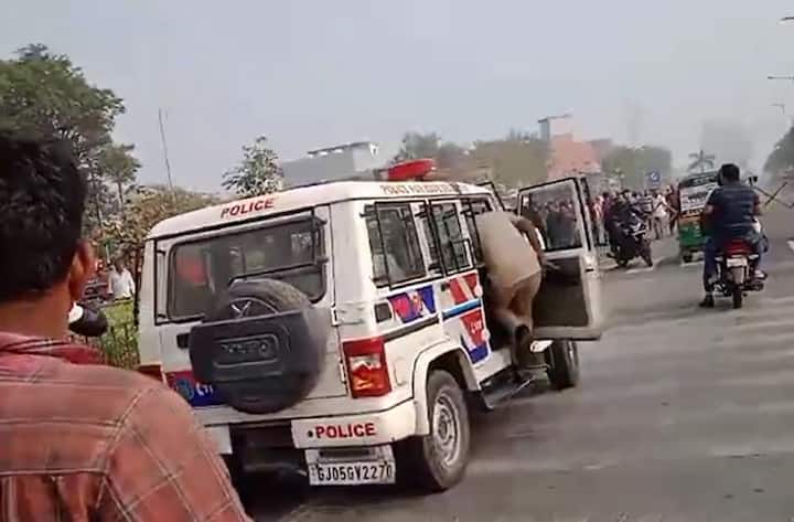 Driver Strike: City bus and BRTS bus driver attacks on police staff and city bus near dumas Surat, Local News Driver Strike: હિટ એન્ડ રન કાયદાનો હિંસક રીતે વિરોધ, સુરતમાં ડ્રાઇવરોએ પોલીસકર્મીને ફટકાર્યો, સીટી બસમાં કરી તોડફોડ
