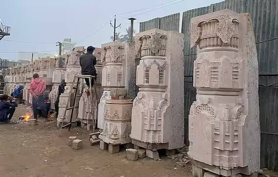 રામ મંદિરમાં 22 જાન્યુઆરીએ ભગવાન રામના જીવનનો અભિષેક કરવામાં આવશે. જે બાદ મંદિર સામાન્ય લોકો માટે ખુલ્લું મુકવામાં આવશે.