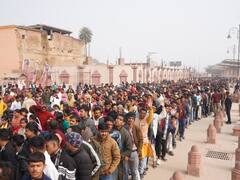 Ram Mandir News: नए साल पर अयोध्या में भक्तों का दिखा उत्साह, रामलला के दर्शन के लिए लगी लंबी कतार, देखें तस्वीर
