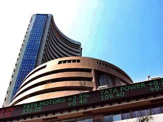 Stock Market: 550 புள்ளிகள் சரிந்த சென்செக்ஸ் - இன்றைய பங்குச்சந்தை நிலவரம்!