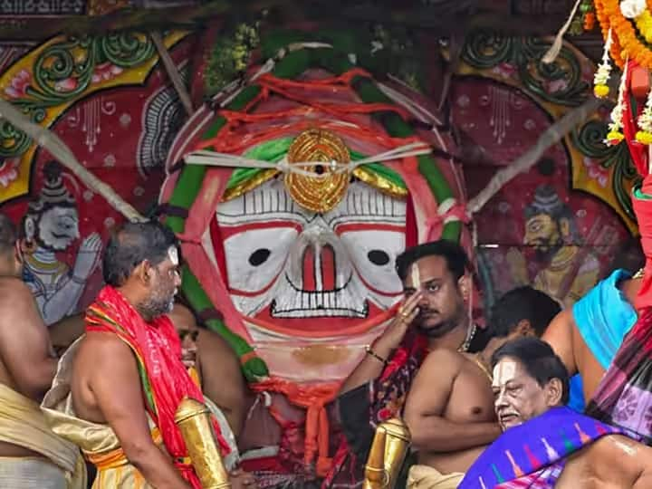 Puri Shree Jagannath Temple Devotees: no torn jeans sleeveless dress in shree jagannath temple puri administration makes dress code mandatory for devotees News: ભારતના આ પ્રસિદ્ધ મંદિરમાં જીન્સ-શૉર્ટ ડ્રેસ પર લાગ્યો પ્રતિબંધ, દર્શન કરવા માટે ધોતી પહેરવી પડશે, જાણો