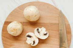 Mushrooms Benefits: फफूंद समझ कर मशरूम से न करें तौबा, इसे खाने से होते हैं ये आठ फायदे