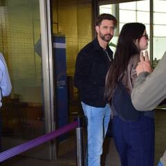 Hrithik-Saba: লাভবার্ডস ! বিয়ের গুঞ্জনের মাঝেই কোথায় উড়ে যাচ্ছেন হৃতিক-সাবা ?