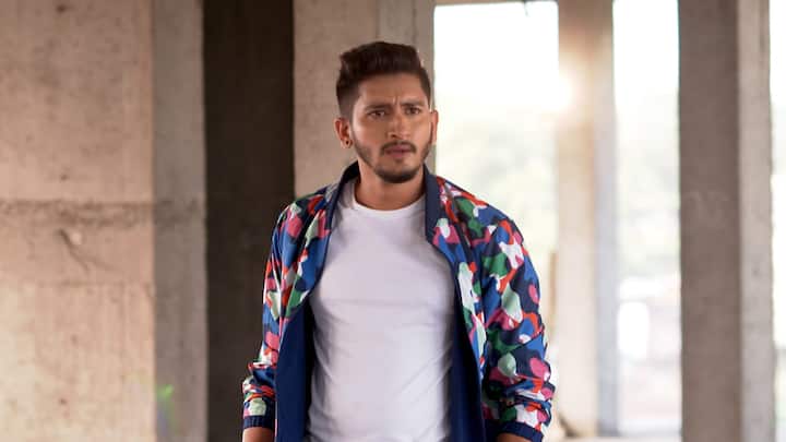 অন্যদিকে সময় যে নদীর স্রোতের মতো বেরিয়ে যাচ্ছে, তা বুঝতে পেরে তুলসি আরও প্রতিজ্ঞাবদ্ধ হয় যে আসল দোষীকে সে খুঁজে বের করবেই।