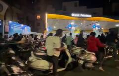 Pune News : पेट्रोल पंप बंद राहण्याची अफवा; मध्यरात्री पुणेकरांची पेट्रोल पंपावर भलीमोठी रांग!