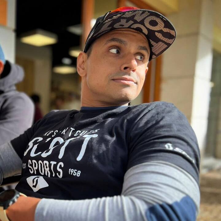 इस बीच लोग ये जानने के लिए उत्सुक हैं कि आखिर आमिर के दामाद कौन हैं और क्या करते हैं.