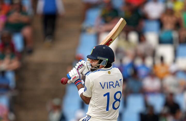 સચિન તેંડુલકરે ભારત તરફથી દક્ષિણ આફ્રિકા સામે તેના હોમ ગ્રાઉન્ડ પર સૌથી વધુ રન બનાવ્યા છે. 15 ટેસ્ટની 28 ઇનિંગ્સમાં તેના નામે 1161 રન છે. તેંડુલકરની એવરેજ 46.44 રહી છે. તેણે પાંચ સદી અને ત્રણ અડધી સદી ફટકારી છે.