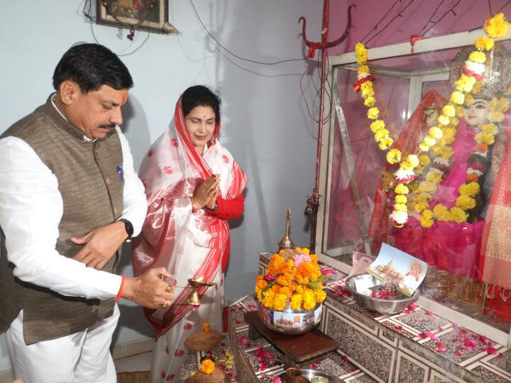 इस अवसर पर पिछड़ा वर्ग एवं अल्पसंख्यक कल्याण राज्य मंत्री स्वतंत्र प्रभार कृष्णा गौर भी उपस्थित थी. मुख्यमंत्री डॉ. मोहन यादव का लोगों ने भारी उत्साह से स्वागत किया.