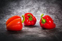 Capsicum Benefits : लाल,हिरवी आणि पिवळी; कोणती शिमला मिरची खाणं आरोग्यास फायदेशीर?