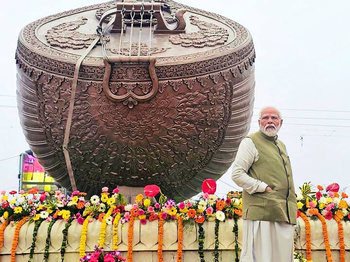The Lata Mangeshkar Chowk marks the intersection of Ram Path and Dharm Path, both beautifully bedecked with ornamental lamp posts ahead of the consecration ceremony of the upcoming Ram temple in the city. (Photo: PTI)