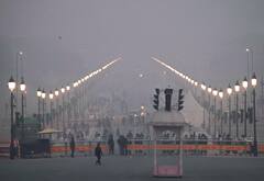 Weather Today: कश्मीर में शून्य से 5 डिग्री नीचे पारा, दिल्ली-NCR भी हुआ फ्रीज, उत्तर भारत में कहां- कितनी ठंड, पढ़ें लेटेस्ट अपडेट