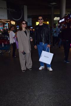 नए साल का जश्न मनाने के बाद स्टाइलिश अंदाज में लौटे Tamannaah-Vijay, एयरपोर्ट पर एक दूसरे का हाथ थामे स्पॉट हुए लव बर्ड्स