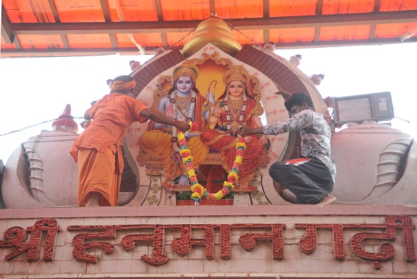 What To See In And Around Ayodhya. Visit Hanuman Garhi And Other Temples