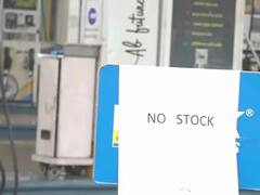 ट्रक ड्राइवर स्ट्राइक खत्म होने के बाद अभी नहीं सुधरे हालात, लखनऊ में नहीं मिल रहा पेट्रोल, लोग परेशान