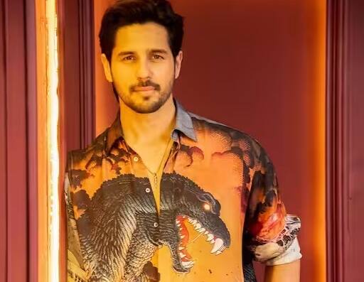 ફિલ્મોમાં પોતાની ઓળખ બનાવ્યા બાદ હવે સિદ્ધાર્થ મલ્હોત્રા ઓટીટી ડેબ્યૂ કરવા જઈ રહ્યો છે. તે રોહિત શેટ્ટીના શોમાં જોવા મળશે.