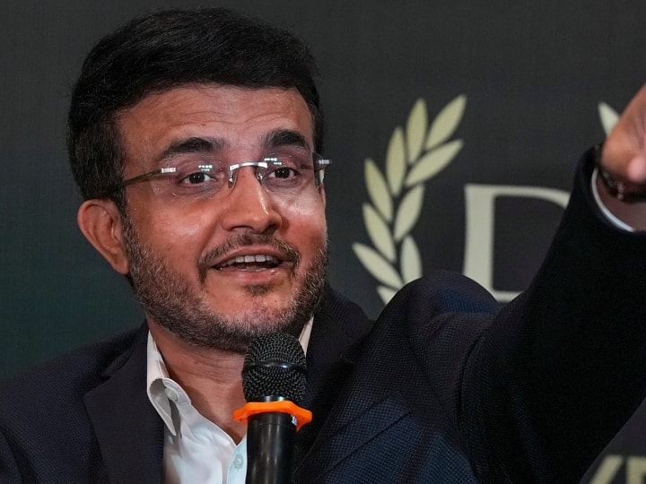 सौरव गांगुली ने बताया कि वे पहली बार छत्तीसगढ़ आए. यहां नवा रायपुर का स्टेडियम बहुत अच्छा है. मुझे बताया गया कि यहां अंतरराष्ट्रीय मैच हुए हैं और सचिन जैसे मशहूर खिलाड़ी भी यहां खेल चुके हैं. उन्होंने मुख्यमंत्री से यह भी पूछा कि आपका कभी कोलकाता में आना हुआ क्या? मुख्यमंत्री ने बताया कि केंद्रीय राज्य मंत्री के रूप में स्टील मंत्रालय देखने के दौरान कोलकाता काफी जाना होता था. (फाइल फोटो)