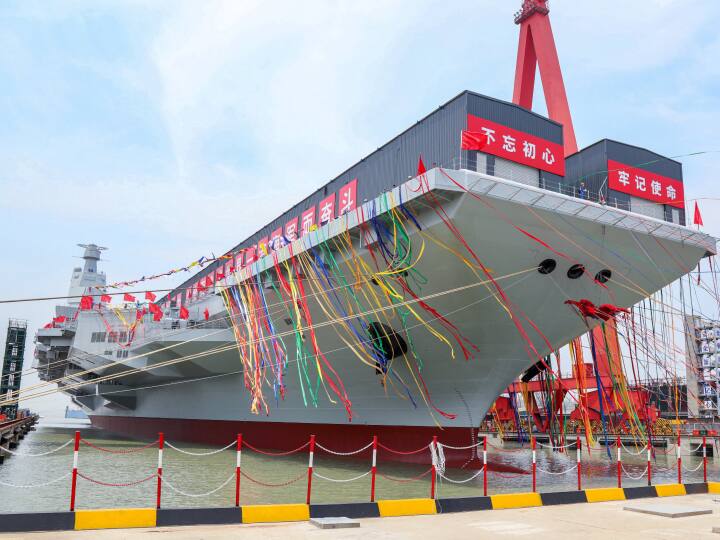 चीन का CV-18 Fujian एयरक्राफ्ट करियर भारत के INS Vikramaditya और IAC Vikrant से ज्यादा ताकतवर है, जो एक चिंता का विषय हो सकता है, क्योंकि चीन साउथ चाइना सी पर अपना दबदबा कायम करने के लिए किसी भी हद तक जा सकता है.