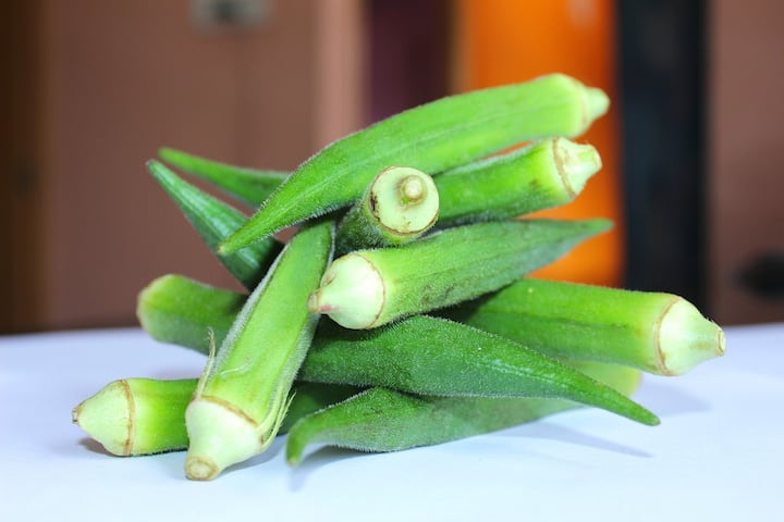 এতে পাওয়া ভিটামিন-কে হাড় মজবুত করতে সাহায্য করে। ঢ্যাঁড়সে ভিটামিন সি-সহ অ্যান্টিঅক্সিডেন্ট  রয়েছে। যার কারণে এটি আমাদের শরীরে রোগ প্রতিরোধ ক্ষমতা বাড়িয়ে তোলে এবং শরীরকে রোগের বিরুদ্ধে লড়াই করতে বিশেষভাবে সহায়তা করে।