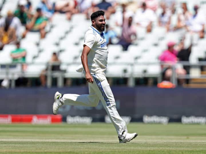 Cheapest five-wicket haul for an Indian pacer Mohammed Siraj IND vs SA latest sports news IND vs SA: मोहम्मद सिराज ने धाकड़ स्पेल से श्रीनाथ और इंशात शर्मा को पछाड़ा, टेस्ट क्रिकेट में रचा नया कीर्तिमान