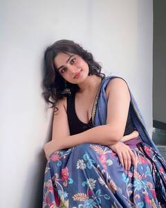 Ayesha Khan Bold Photos: નવા ફોટોશૂટમાં ક્લિવેજ ફ્લોન્ટ કરતી જોવા મળી આયશા ખાન