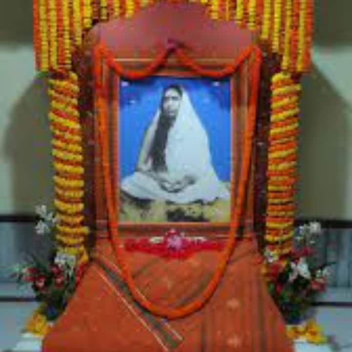 সৎ-অসৎ কাউকে ফেরাননি। যে একবার ‘মা’ বলে আশ্রয় চেয়েছে, তাকেই কোলে তুলে নিয়েছেন তিনি। বলেছিলেন, “আমি সত্যিকারের মা; গুরুপত্নী নয়, পাতানো মা নয়, কথার কথা মা নয় – সত্য জননী।” ছবি : বেলুড় মঠের ওয়েব সাইট থেকে