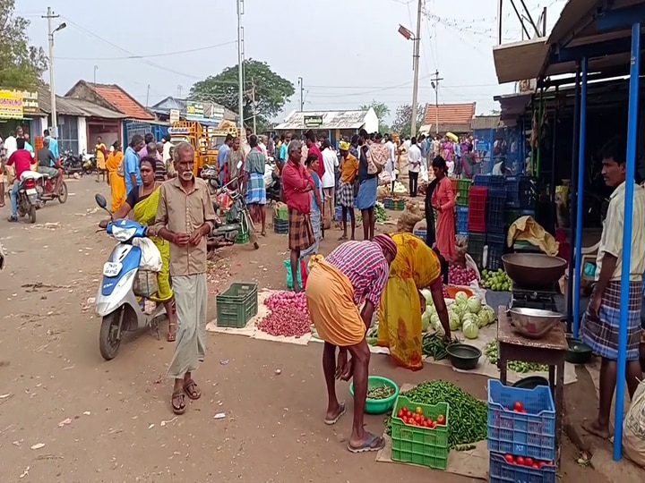 கூடுதலாக சுங்கக் கட்டணம் வசூல்; சாலையில் வாகனத்தை நிறுத்தி விவசாயிகள் மறியல் - பழனியில் பரபரப்பு