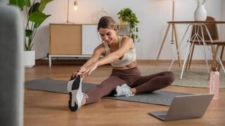 Health Tips : नवीन वर्षात तंदुरुस्त राहण्याचा संकल्प केलाय? तर 'या' सोप्या योगासनांनी सुरुवात करा