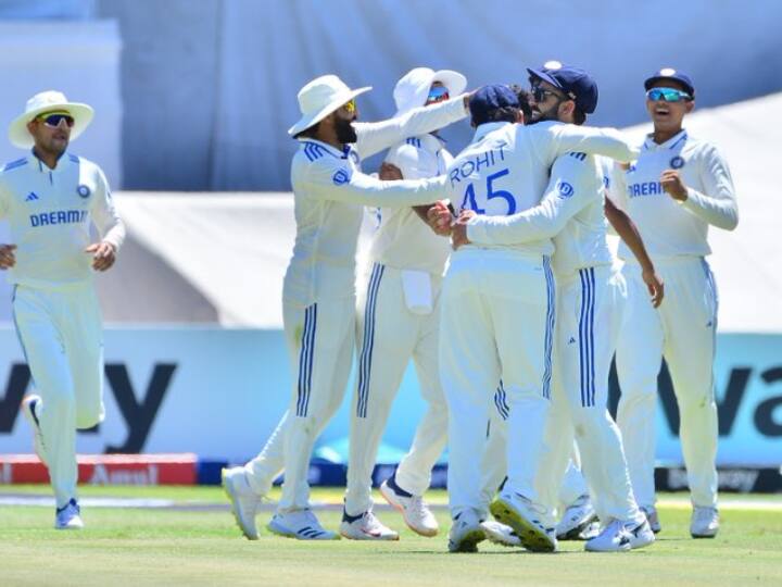 India South Africa 2nd Test Cape Town IND vs SA Innings Report Latest Sports News IND vs SA: सिराज के आगे धवस्त हो गए दक्षिण अफ्रीकी बल्लेबाज, 55 रन पर ही सिमटी मेजबान टीम की पारी