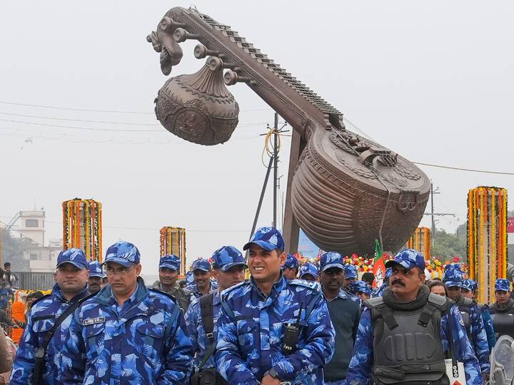 Security personnel on the 'Dharam Path' near the Lata Mangeshkar Chowk after the roadshow of Prime Minister Narendra Modi, in Ayodhya. (Photo: PTI)