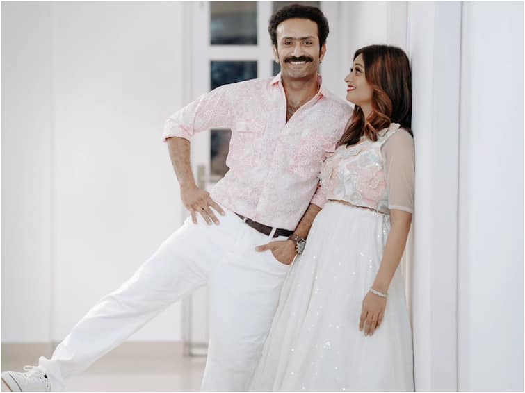 Shine Tom Chacko gets engaged with his long term girlfriend Thanuja Shine Tom Chacko: గర్ల్‌ఫ్రెండ్‌తో ‘దసరా’ నటుడి ఎంగేజ్‌మెంట్ - సోషల్ మీడియాలో ఫోటోలు వైరల్