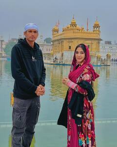 Navdeep Saini : காதல் மனைவியுடன் தங்க கோவிலில் தரிசனம் செய்த நவ்தீப் சைனி!