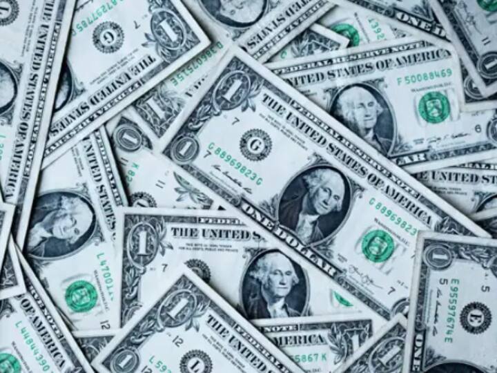 Germany Woman finds 2 year old lottery ticket while cleaning house went rich घर की सफाई के दौरान महिला के हाथ लगा पुराना लॉटरी टिकट, खुल गई किस्मत, रातोंरात हुई लखपति