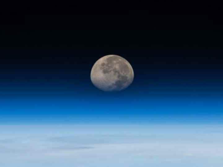 स्पेस एजेंसियों ने शेयर कीं चंद्रमा की 5 मंत्रमुग्ध कर देने वाली तस्वीरें, कैद हुए दिलकश नजारे