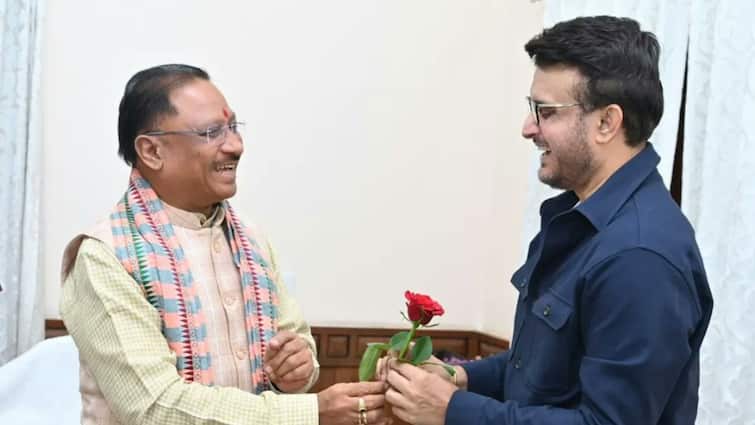 Sourav Ganguly meets Chattisgarh chief minister Vishnudeo Sai, gifts him bat Sourav Ganguly: ছত্তীসগঢ়ের মুখ্যমন্ত্রীর সঙ্গে দেখা করলেন সৌরভ, উপহার দিলেন ব্যাট