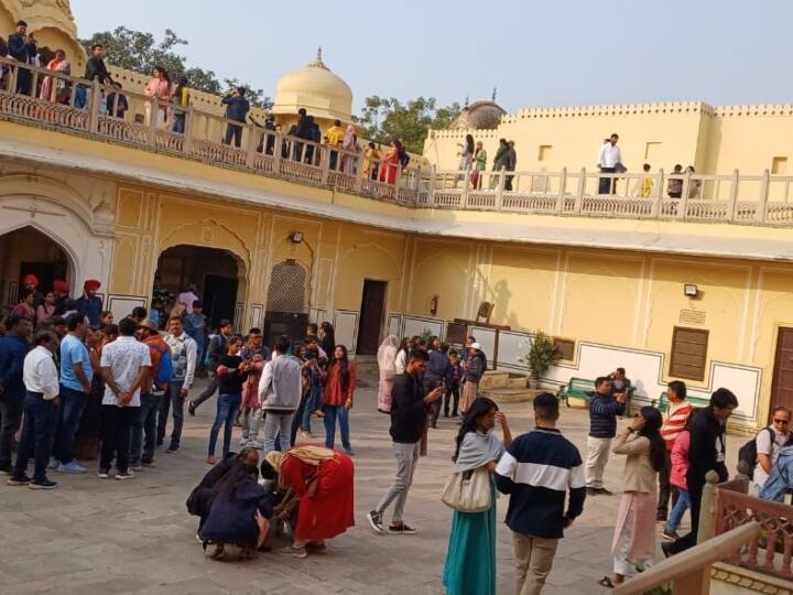Rajatshan cold weather affect Jaipur tourism Tourists flock to Hawa Mahal and Amer Fort ann Rajatshan News: मौसम बदलने से क्या जयपुर के पर्यटन पर पड़ेगा असर ? हवामहल और आमेर के किले में पर्यटकों का तांता