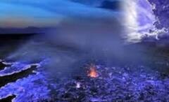 Indonesia Blue Lava Volcano: আগুনরঙা নয়, উজ্জ্বল নীল রং এই আগ্নেয়গিরি থেকে নির্গত লাভার