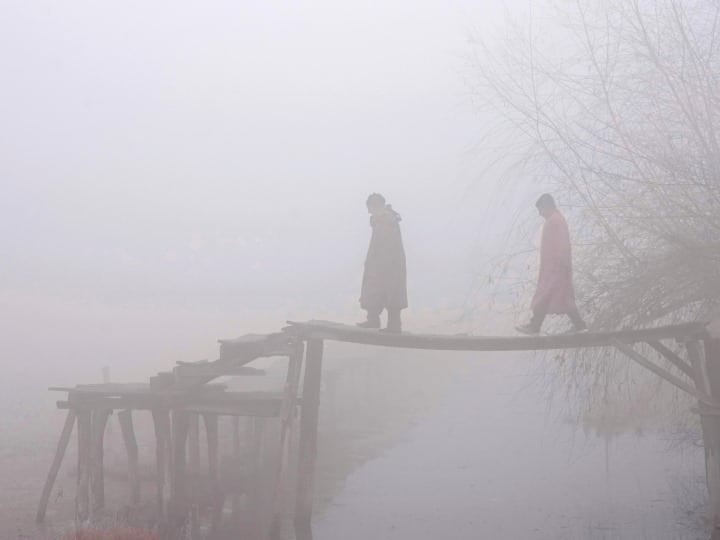 Weather Today : उत्तर भारत में कड़ाके की सर्दी पड़ रही है, देश के कई हिस्सों में तापमान 0 से नीचे पहुंच गया है.