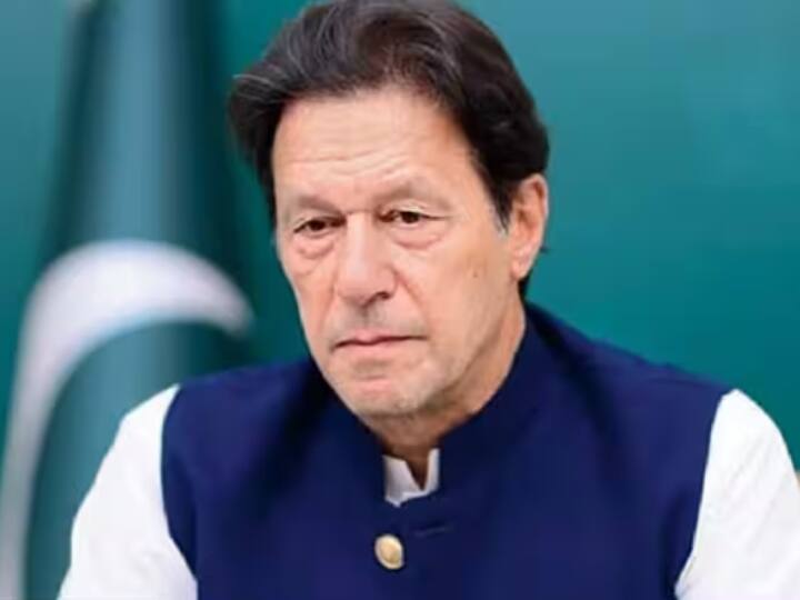Pakistan Election Imran khan Will not be able to contest elections on PTI bat symbol taken away from them Imran Khan: चुनाव से पहले इमरान खान के लिए कोर्ट से बड़ा झटका, पीटीआई के बैट सिंबल पर नहीं लड़ सकेंगे इलेक्शन